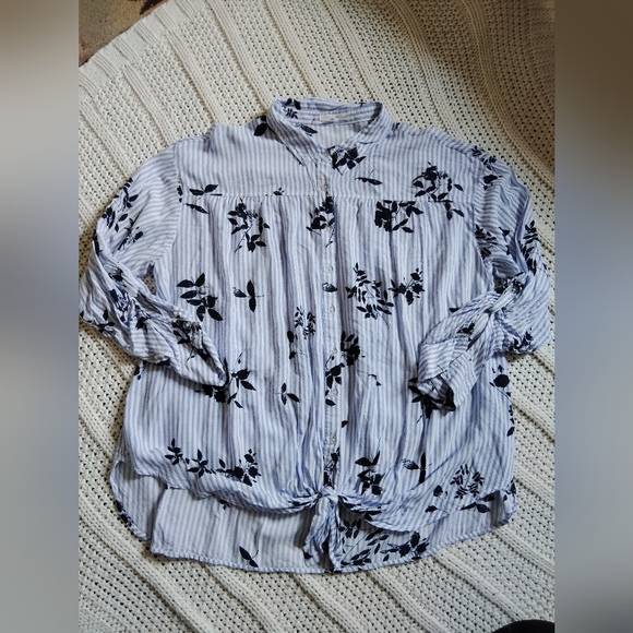 Maurices Blue and White Women's Shirt with Floral Accents! - Picture 3 of 5